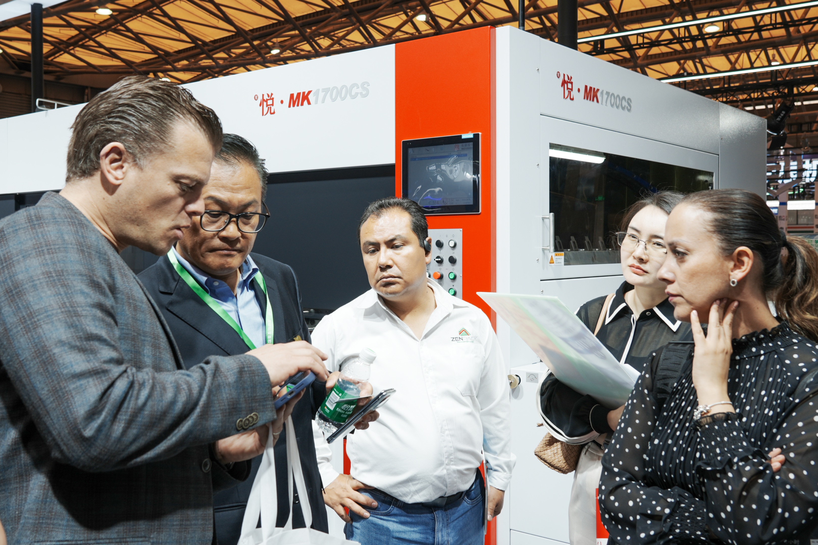 pp电子游戏平台闪灼 WEPACK，，，，，，，大幅面模切机成为全球 “焦点”